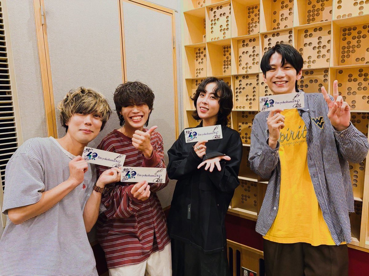 FEELTHEMUSIC_PR's tweet image. 今週のプレゼント💝

直筆サイン入り
#FMヨコハマ ステッカーが
5名様に当たる🫀

メール応募
番組の感想やメッセージを番組アドレス宛にお送りください
💌ftm@fmyokohama.jp

X応募
❶@FEELTHEMUSIC_PR をフォロー
❷この投稿をリポスト

〆切:10/17

#パーカーズ
#フィルミュ