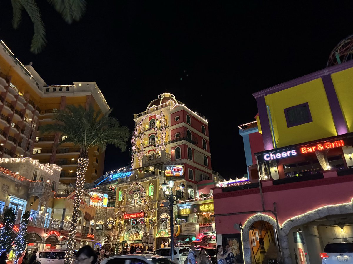 MagicLeonardo's tweet image. 沖縄来た！

マジックオーシャンのショーをお客さんと一緒に拝見させて頂きましたが、最初から最後まで素晴らしいショーで圧巻でした…！