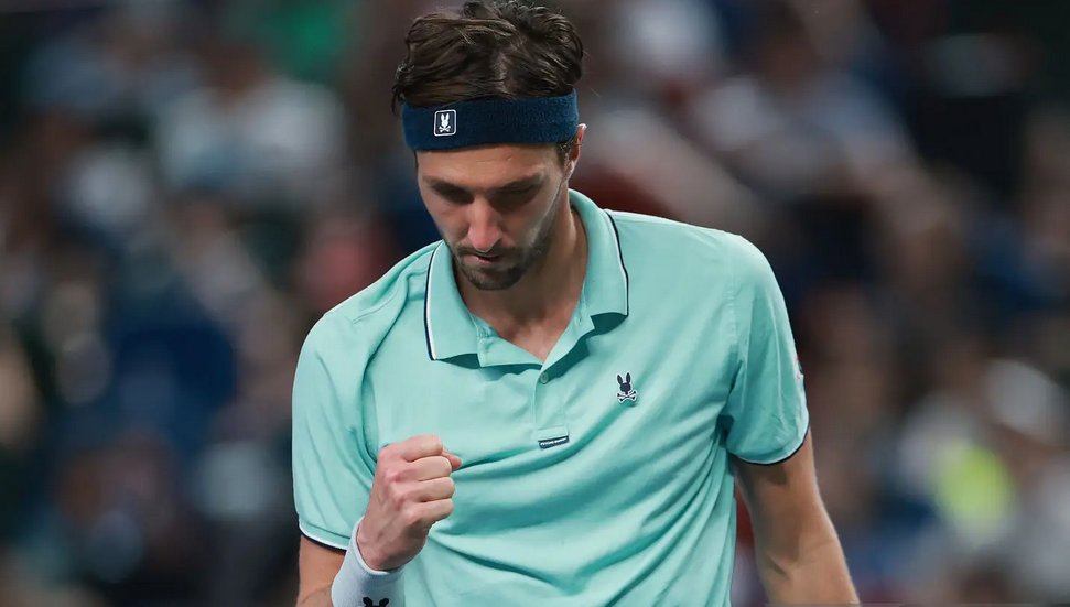 josemorgado's tweet image. Wow.

#54 Arthur Rinderknech comes back to beat former #1 and 2019 champ Daniil Medvedev 4-6, 6-2, 6-4 and reach his second career final, first ATP Masters 1000.

He will face his cousin Valentin Vacherot in the final tomorrow.

One of the most INCREDIBLE tennis stories... ever.