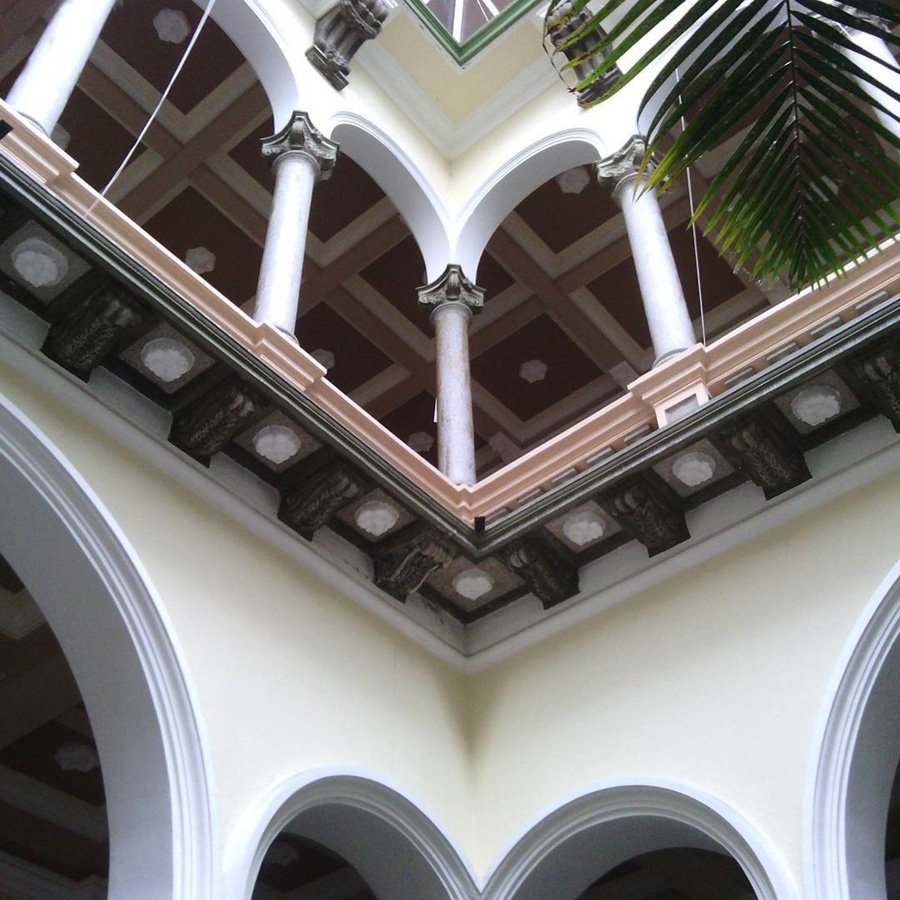 1️⃣1️⃣ de Octubre (1951)

Es inaugurado el Palacio Arzobispal de Mérida.

Comenzó a edificarse el 1 de Mayo de 1933 y los planos fueron diseñados por el Dr. Luis Bosseti. De corte florentino y renacentista es un sólido edificio de pisos altos y de más vistosidad y funcionalidad.