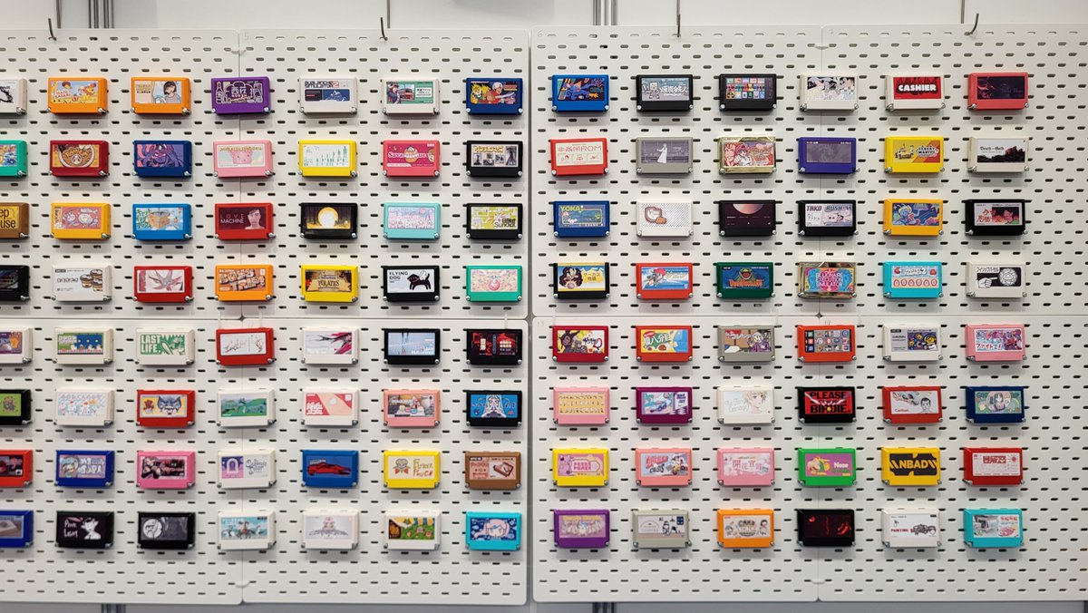 16BitsEra's tweet image. Ayer estuvimos en @bcngamefest gracias a @retrobarcelona y ha sido un acierto que la organización contase con My Famicase Exhibition famicase.com, tremenda exposición del proyecto que lleva más de 20 años asentado en Tokio, con varios aportes nacionales!!!

#Famicom