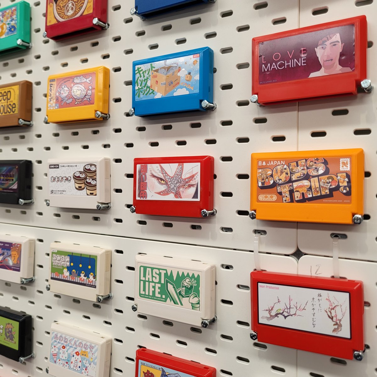 Ayer estuvimos en <a href="/bcngamefest/">BCN Game Fest</a> gracias a @retrobarcelona y ha sido un acierto que la organización contase con My Famicase Exhibition famicase.com, tremenda exposición del proyecto que lleva más de 20 años asentado en Tokio, con varios aportes nacionales!!!

#Famicom