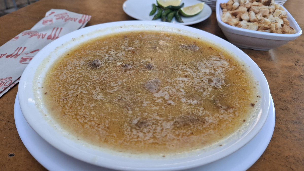 S75305369's tweet image. さっき、遅めのランチで、スープ食堂みたいなところで、スープ食べたんだけど、とんでもなく美味い未知の味すぎて、なんかほんと夢中で食べた。
あまりに感動したから、Google翻訳で、こんなに美味しいスープ初めて食べた。ありがとう、感動したとトルコ語で褒めちぎった文を見せたら、