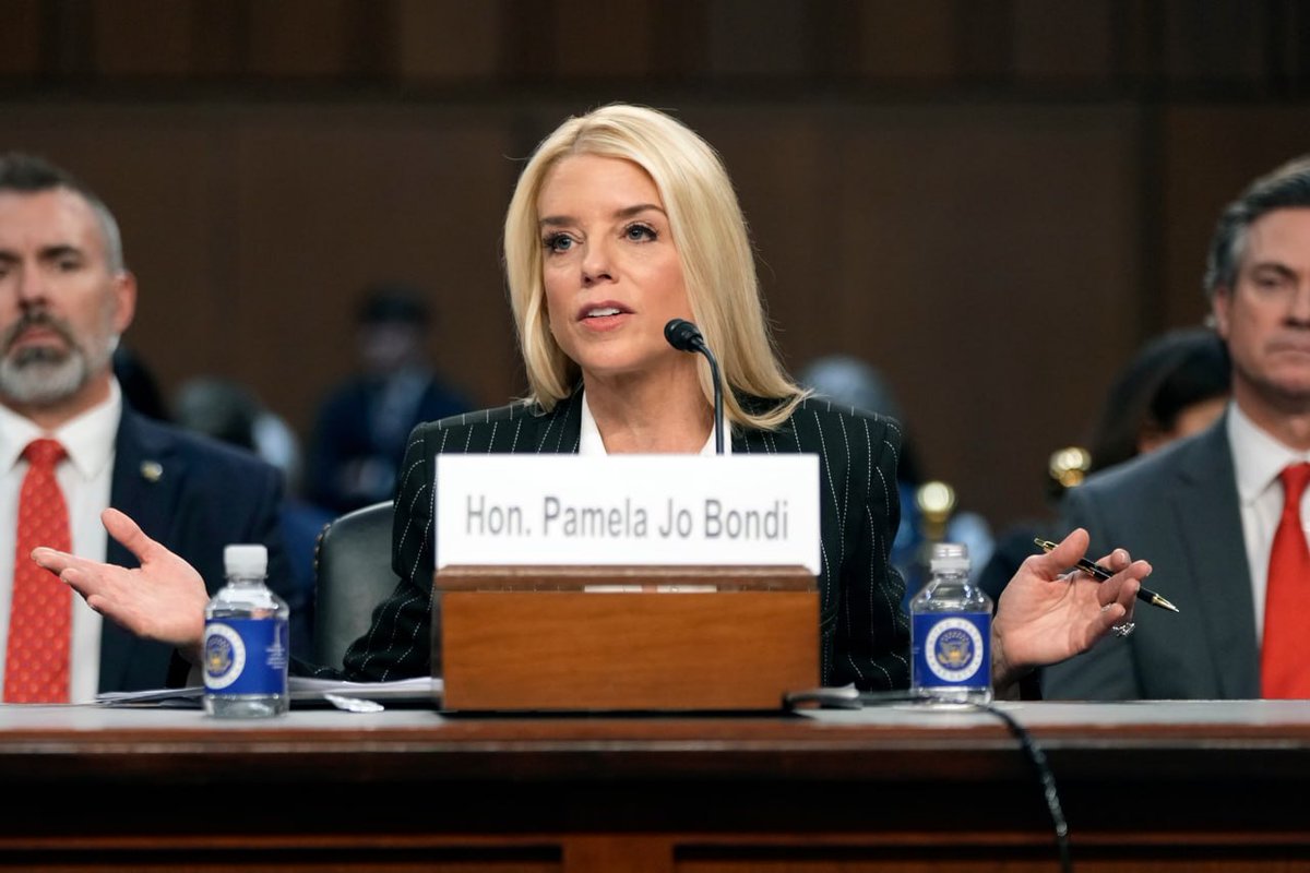 RedEagleUpdates's tweet image. 🚨BREAKING: In a shocking moment, AG Pam Bondi suggests that the DOJ will execute American citizens they deem as Antifa, &quot;Just like we did with cartels, we&apos;re going to take this same approach with antifa.&quot;

What&apos;s your response?