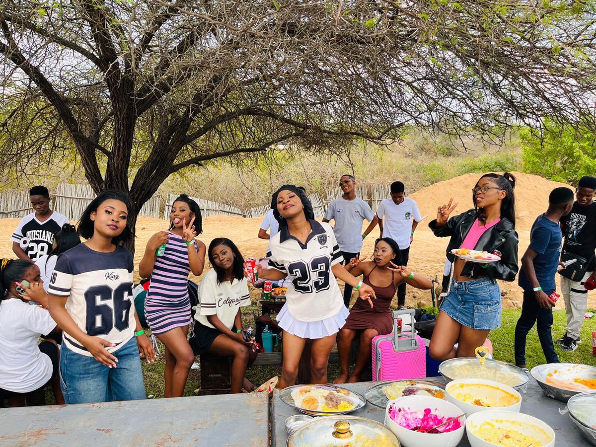 EmbiteniLeisure's tweet photo. How much fun is this? Embiteni’s pool party today (Saturday 11 October) is blowing up … come over and join in the icecream, popcorn and swimming pool fun 🤩 #Embiteni #Bushbuckridge #PoolParty https://t.co/R5SyuSIz89