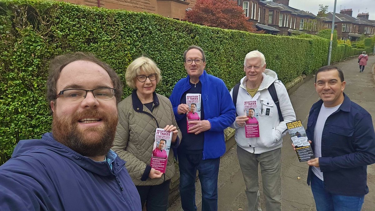 EunisJassemi's tweet image. Out in Jordanhill with a brilliant team.
People on the doors said they were fed up with SNP decline and want change.
2026 is a choice between more SNP decline or a new direction with @ScottishLabour.
Glasgow Anniesland deserves better. It needs an active MSP who will deliver.