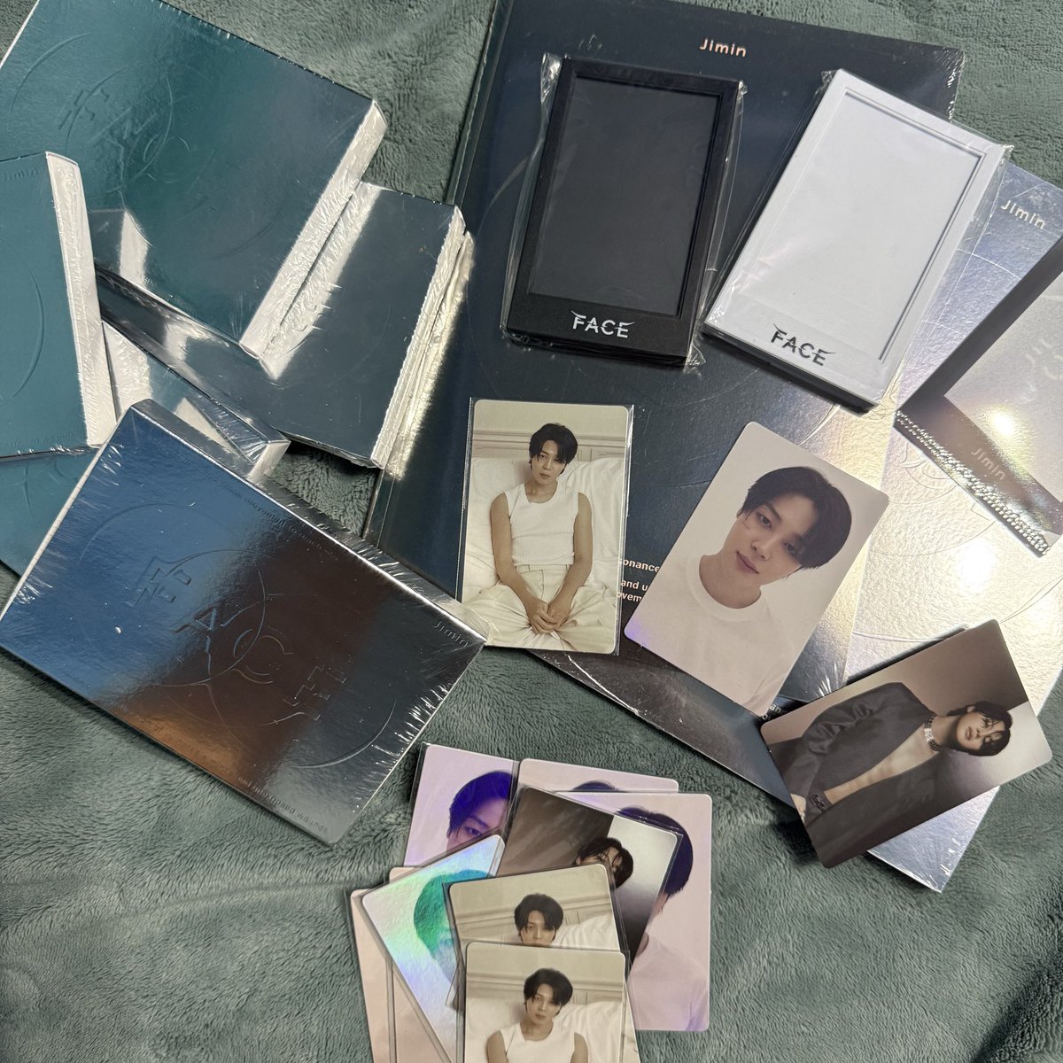 🏷 wts lfb ph

‼️ Clearance Sale ‼️

BTS Jimin 'FACE' album 

👉 Inivisible / Undefinable Face with Weverse POB Frame + Photocard (can choose ver.) + Weverse Early Bird POB

👉 Weverse Ver.

QYOP. 

✅ Sealed, onhand

DOP or PAYO

DM us for orders or offers.