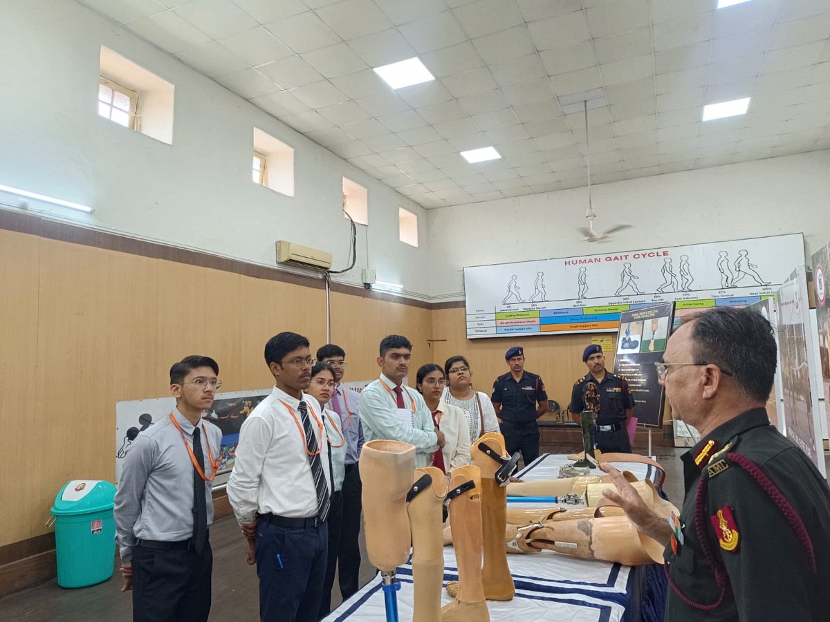 dgafms_mod's tweet image. Armed Forces Medical College, Pune, as part of its ongoing academic collaboration with Institutes of National Importance, hosted six second-year MBBS students and one faculty from #AIIMS Gorakhpur from 29 Sept to 11 Oct 2025. The visiting team actively participated in the…