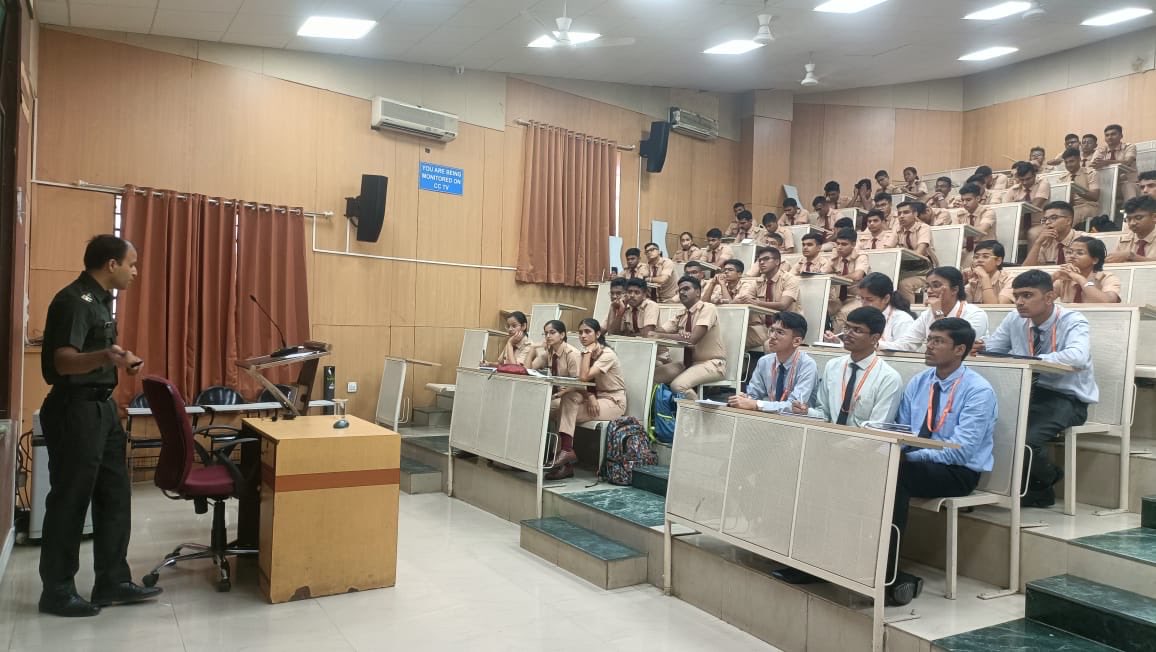 dgafms_mod's tweet image. Armed Forces Medical College, Pune, as part of its ongoing academic collaboration with Institutes of National Importance, hosted six second-year MBBS students and one faculty from #AIIMS Gorakhpur from 29 Sept to 11 Oct 2025. The visiting team actively participated in the…