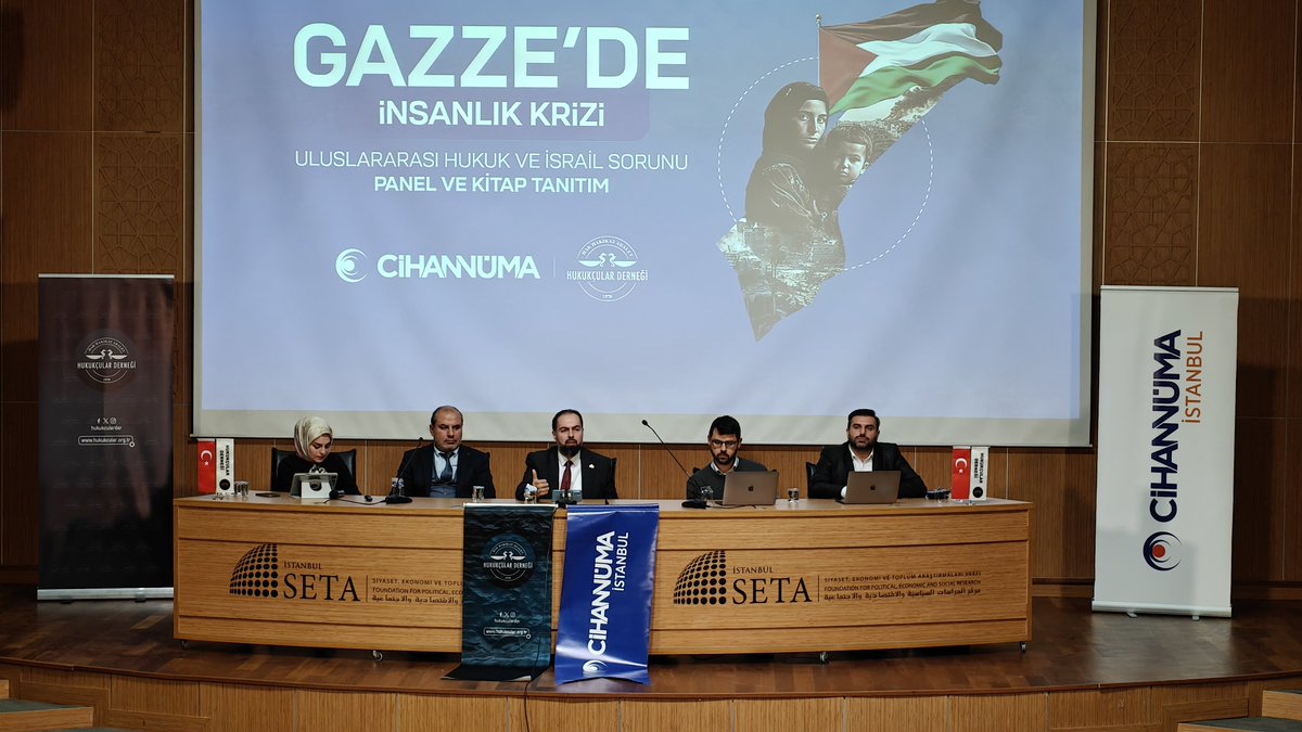 “Gazze’de İnsanlık Krizi: Uluslararası Hukuk ve İsrail Sorunu” konulu panelimiz Sümeyye Koman moderatörlüğünde; Doç. Dr. Ali Osman Karaoğlu, Doç. Dr. Yusuf Erdem Gezgin, Dr. Hasan Basri Bülbül ve Dr. Muhammet Celal Kul hocalarımızın sunumları ile devam ediyor.