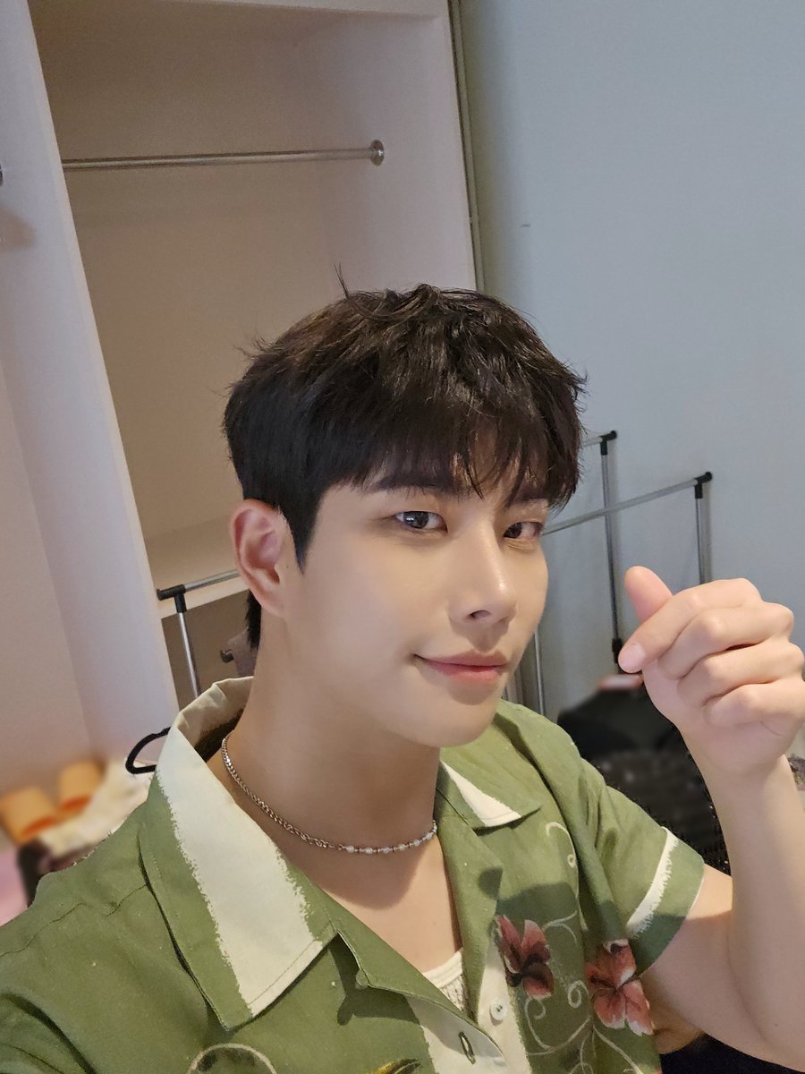 ASTRO_Staff's tweet image. [📸] 🌟251011 [Roll The Dice] in MANILA🌟 

🧡필리핀 아로하가 보여준
주니지니에 대한 사랑과 환호 제법 놀라워💚 

🧡The love and cheers that Filipino AROHAs showed for ZOONIZINI were truly amazing💚 

#주니지니 #ZOONIZINI
#DICE #RollTheDice
#아스트로 #ASTRO #아로하 #AROHA