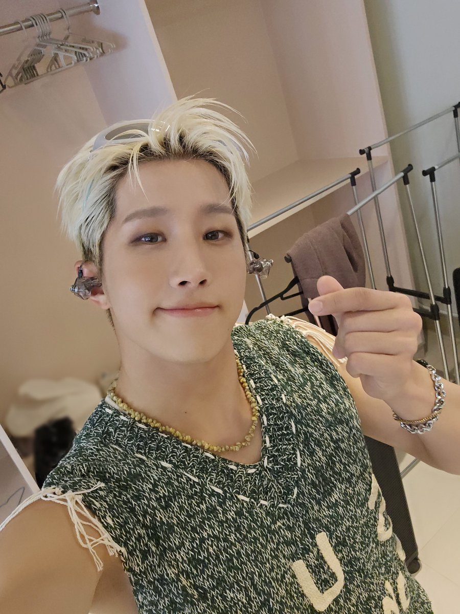 ASTRO_Staff's tweet image. [📸] 🌟251011 [Roll The Dice] in MANILA🌟 

🧡필리핀 아로하가 보여준
주니지니에 대한 사랑과 환호 제법 놀라워💚 

🧡The love and cheers that Filipino AROHAs showed for ZOONIZINI were truly amazing💚 

#주니지니 #ZOONIZINI
#DICE #RollTheDice
#아스트로 #ASTRO #아로하 #AROHA