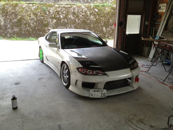 _A_Z_S_'s tweet image. #愛車とのストーリー
免許取るまで車興味なかった。
18で免許取って車おもろいやんってなってバイト代貯めて20〜21？くらいの頃買うた。
ディーラー中古車60万。エアロつけたりデフ載せたりとか
今見るとダサいけどその頃はかっこいいと思ってたから敢えて載せよう。最後は横転して廃車になりました。