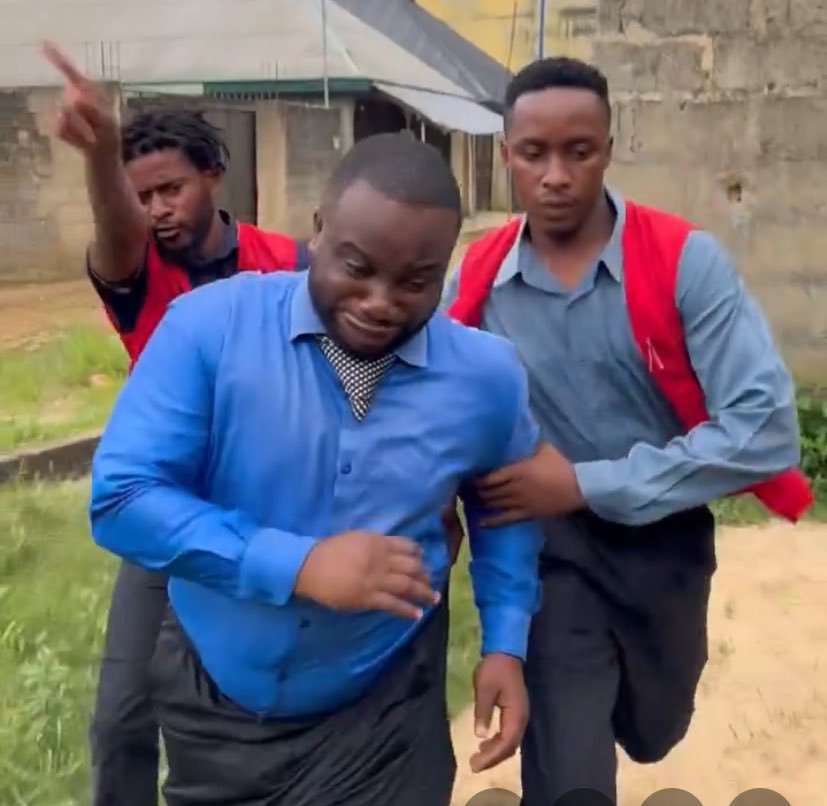 rascalit24's tweet image. Me hearing ' AYIYE DAT" ndichiri muChegutu🥺🙌