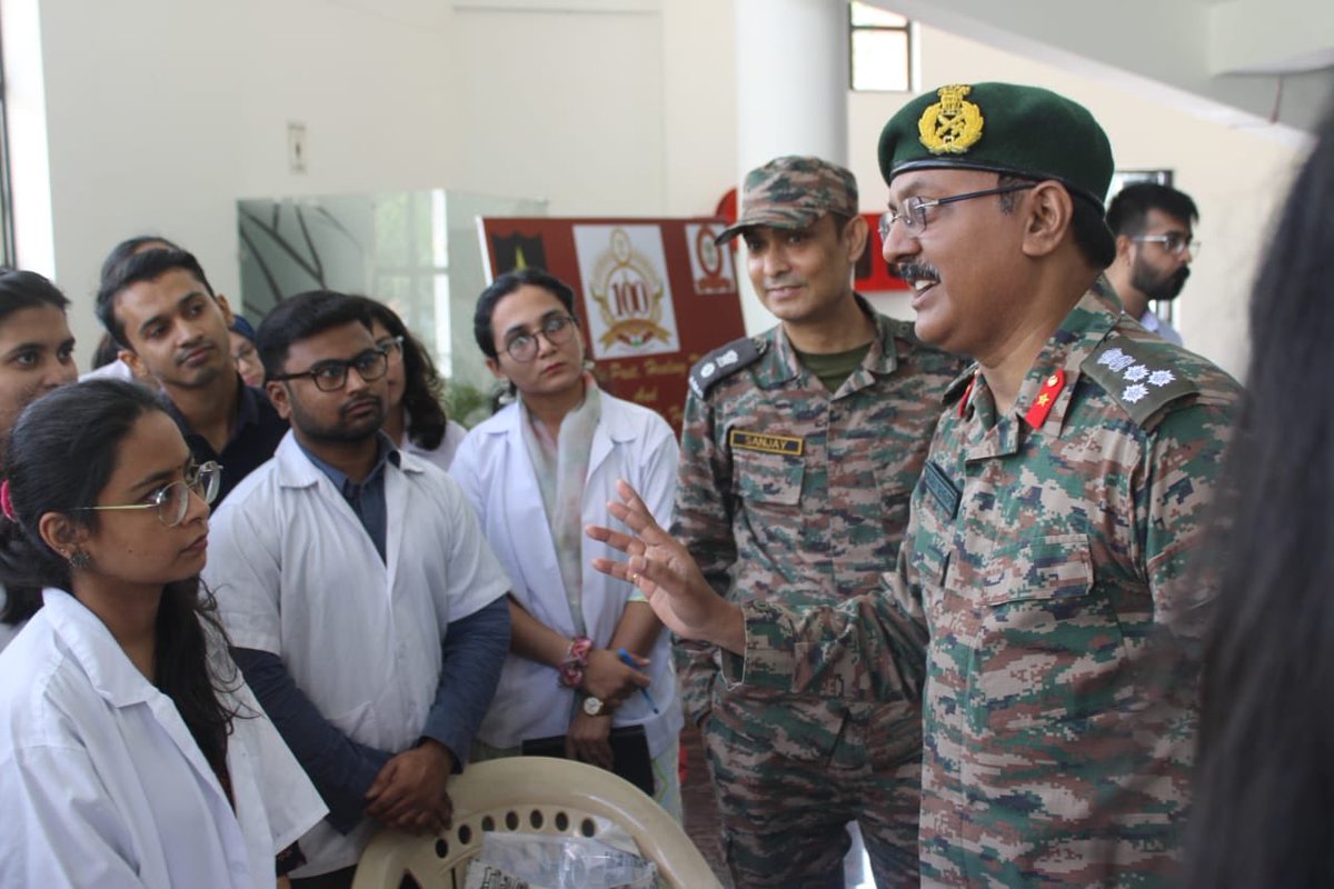 dgafms_mod's tweet image. On the occasion of #WorldMentalHealthDay, #MilitaryHospital Ahmedabad, in collaboration with #NFSU Gandhinagar, conducted a range of activities at Ahmedabad Military Station. A panel discussion involving psychiatrists, paediatricians, PSM specialists of hospital and child…