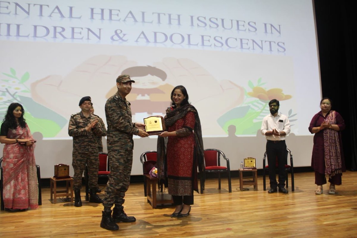 dgafms_mod's tweet image. On the occasion of #WorldMentalHealthDay, #MilitaryHospital Ahmedabad, in collaboration with #NFSU Gandhinagar, conducted a range of activities at Ahmedabad Military Station. A panel discussion involving psychiatrists, paediatricians, PSM specialists of hospital and child…