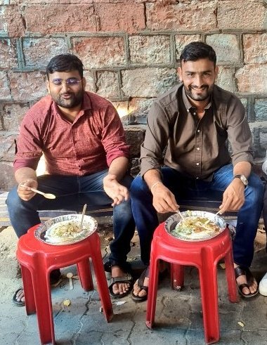 JATbera1's tweet image. भले ही 200 किलोमीटर का सफर क्यों ना करना पड़े लेकिन एक फोन पर हमेशा हाजिर मिलने वाले प्यारे मोटा भाई @HANUMANKISAN को #100k ट्विटर फैमिली क्लब में शामिल होने की हार्दिक बधाई ❣️✨
हमेशा यूं ही आगे बढ़ते रहो 🔥🔥
