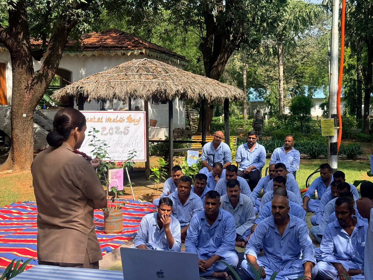 dgafms_mod's tweet image. As part of #WorldMentalHealthDay, the Department of Psychiatry, #MilitaryHospital Jhansi organised a series of activities to promote mental well-being. These included an interactive session on suicide prevention among troops, a role play on Psychological First Aid with patients,…