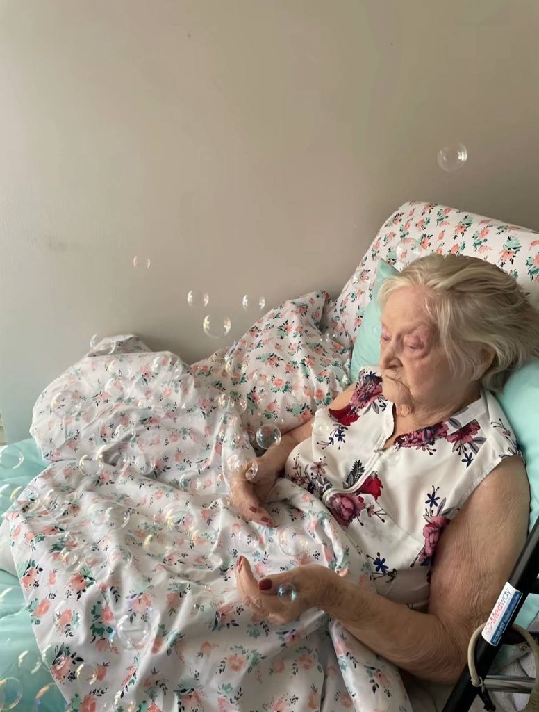 BigAlexv1's tweet image. Sick 🤒 grandma proof