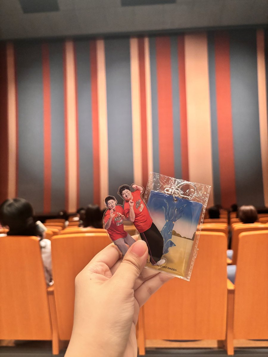 Hello_yumena's tweet image. #求人ボックスとキングオブコントを全力応援
 本当にロングコートダディさん優勝おめでとうございます🎉👑
まじでこの2年半応援していて1番嬉しいです✨✨
本当に最高の大会をありがとうございました👍
2025年のキングオブコントを楽しめて本当に幸せでした💞
ありがとうございました🙏