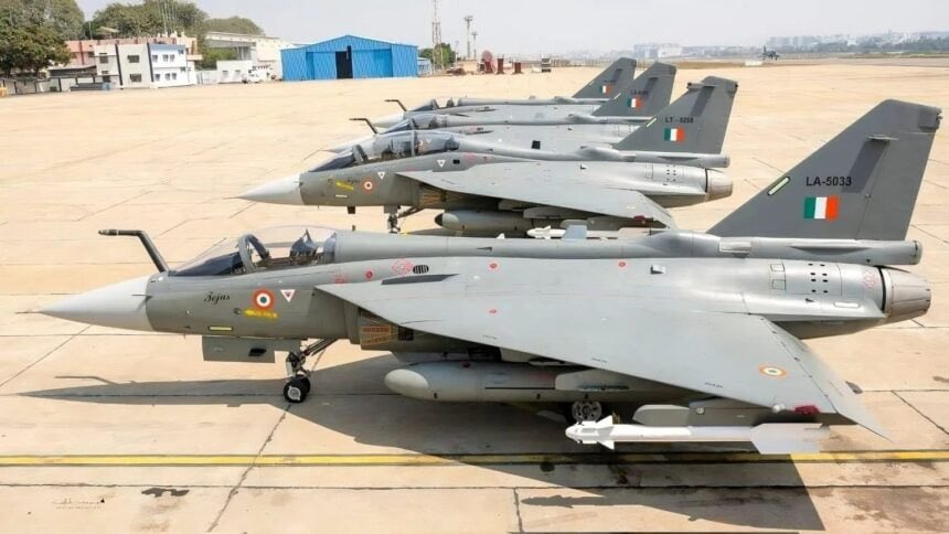 mjavinod's tweet image. LOOK OUT FOR MY TAKE AT @NewsX 

🔥 India&apos;s indigenous air power is taking a giant leap! 🔥
The LCA Tejas Mk1A is a true game-changer: a 4.5-generation multirole fighter with superior capabilities for the modern battlefield.

Key Highlights:
Advanced Sensor Suite: Features an…