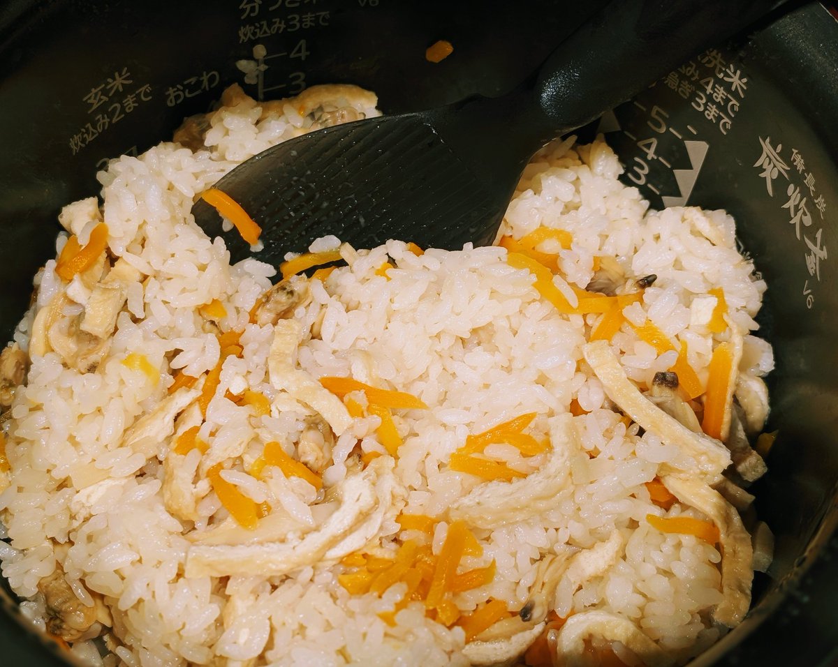 tmm_supino0017's tweet image. Tonight’s dinner: clam rice and simmered chicken wings. #dinnertime