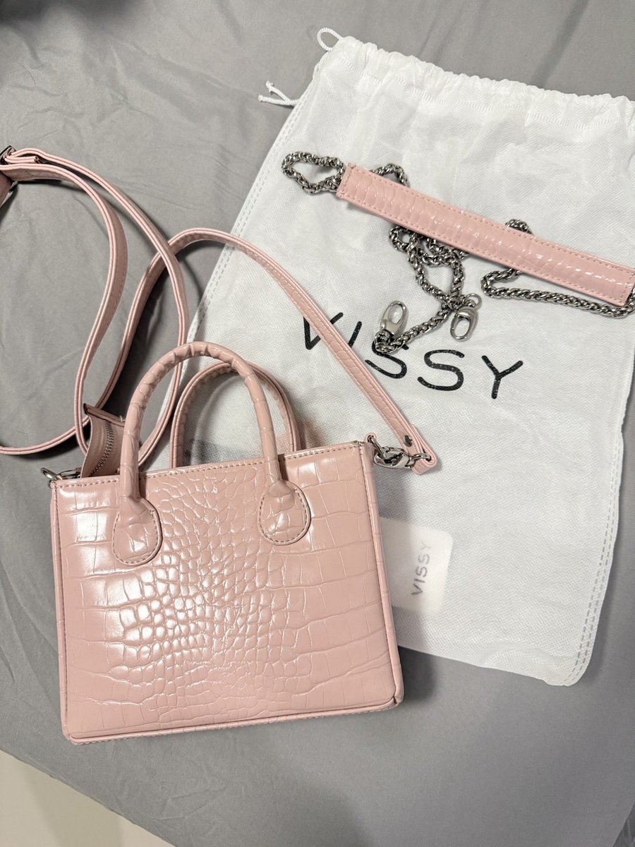 seetabann's tweet photo. ส่งต่อ Vissy croc 6”
สีRose 750 รส (พร้อมโอน600)
#ส่งต่อvissy #vissy #vissyofficial
#ส่งต่อกระเป๋า #ส่งต่อกระเป๋ามือสอง #งานไอจี https://t.co/I7H7sxizdY