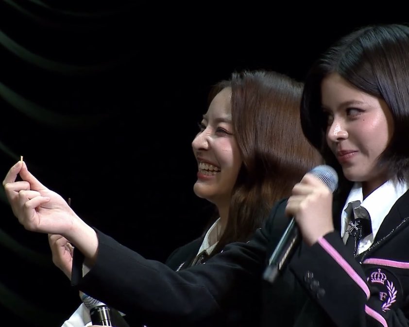 txxalien's tweet image. Look at how proud fay is of the pocky 😂 i can&apos;t 

FAYMAY OSAKA FANMEETING
#FayMayFMInOsaka