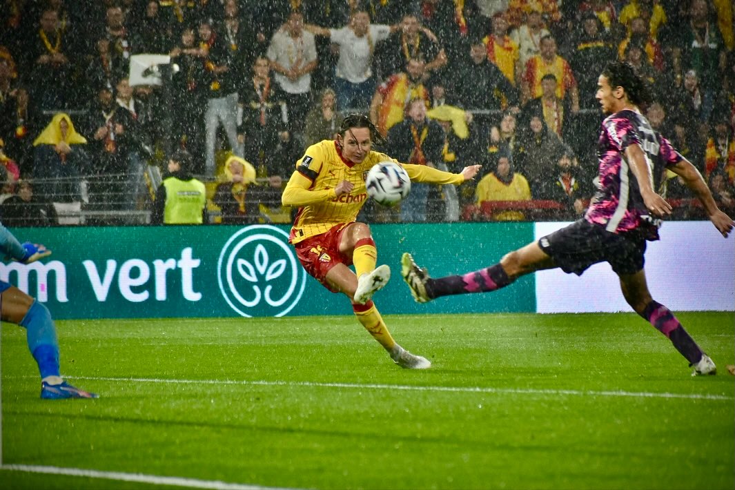 A_Taillez's tweet image. Tout ça en 3 semaines. C'est fou ! Quel talent, et quel coup de Leca. #Thauvin #rclens #FiersdetreBleus