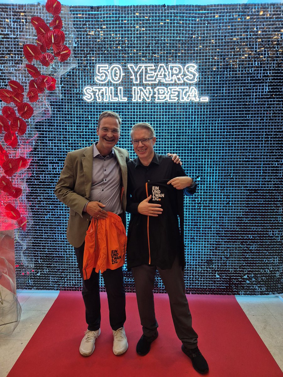 Der liebe Frank <a href="/frank_thelen/">Frank Thelen</a> hat sich sehr über die Geschenke der Bitcoin Community zu seinem 50. Geburtstag gefreut: eine schicke Badehose, Hoodie, Mises Geld von <a href="/haraldbetz/">Harald Betz</a> und vor allem ein Gutschein von <a href="/markusTurmWal/">MarkusWal</a> für die Zitadelle und einen e-foil Wettbewerb.