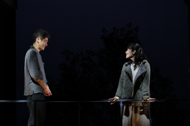 10/11より『明日を落としても』が開幕！

#佐藤隆太、#牧島輝、演出 #栗山民也 のコメントと舞台写真をお届け📸

▼記事はこちら
theatergirl.jp/?p=69695

「ほんの少しでも“ぬくもり”を持ち帰っていただけるような作品にしたい」

#明日を落としても #川島海荷 #酒向芳 #尾上寛之 #春海四方