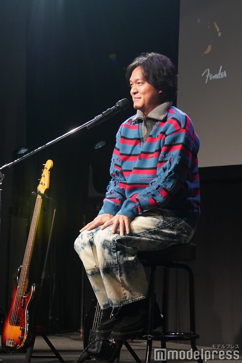 modelpress's tweet image. 【写真📸】SUPER EIGHT丸山隆平
「FENDER EXPERIENCE 2025」

楽器職人のデニス氏に
ベースを公開オーダー🎸

大倉忠義の父創業
「鳥貴族」アピールも🗯️

🔻フォトギャラリー
mdpr.jp/photo/detail/1…

#丸山隆平 #FENDEREXPERIENCE2025