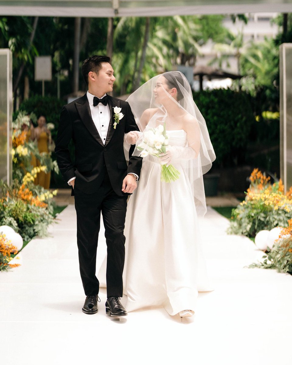 This wasn’t just a wedding — it was a feeling.
A walk toward forever, surrounded by laughter, warmth, and timeless serenity beneath Borobudur’s open sky. 💍✨

Planned by @jpweddingenterprise
Captured by @perpetualfilms.id

#HotelBorobudurJakarta #BorobudurWedding