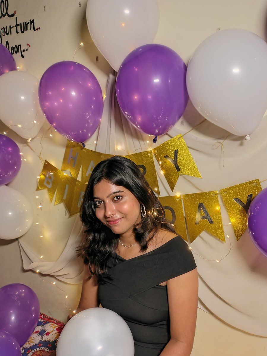 Deeptihelloww's tweet image. Birthday’s around the corner, and this popped up from last year😗🤌❤️