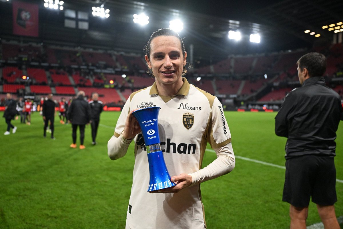 A_Taillez's tweet image. Tout ça en 3 semaines. C'est fou ! Quel talent, et quel coup de Leca. #Thauvin #rclens #FiersdetreBleus