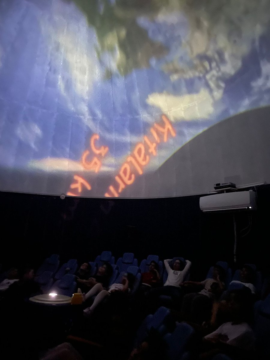 Uzay Haftası kapsamında çocuklarımızla planetaryumda yıldızlara yolculuk yaptık! 🌍✨
Merak dolu gözlerle evreni keşfettik 💫🚀🧑‍🚀