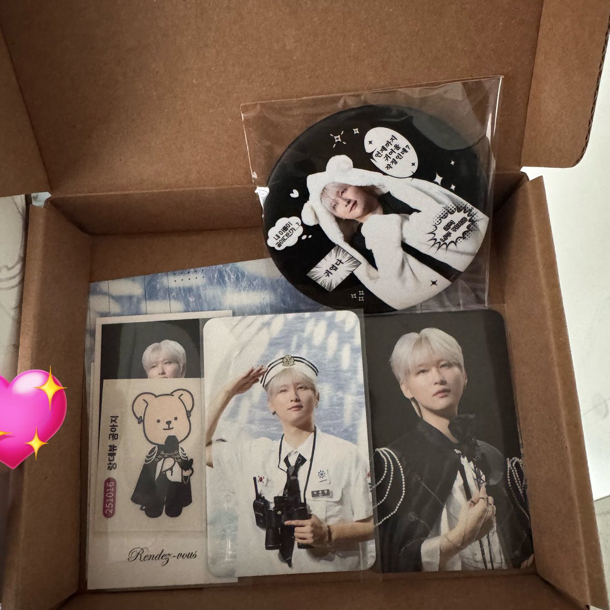 공간에 우빈이로 꽉 차있던 공간
같은 베이스를 써도 조합 따라 향이 다른 향수 공방 재미있다아🖤
특전도 너무 귀여워요오🖤🖤

𓂃🧸𓈒 𓂂𓏸우빈에게_스며들다 
#우빈에게_스며들다 #BeInfusedWithWOOBIN
#우빈 #WOOBIN #ウビン