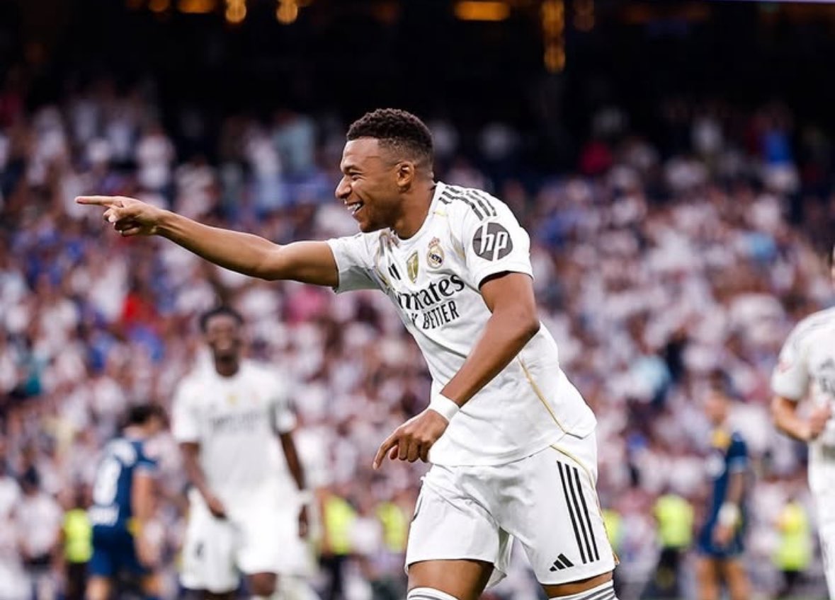 FabrizioRomano's tweet image. 🚨🇫🇷 Kylian Mbappé completed tests this morning and his ankle injury’s not seen as serious/worrying.

Real Madrid staff expect Mbappé to be available for the upcoming week. 🔙🤍