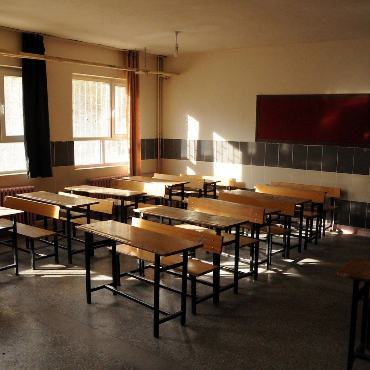 12 yıllık zorunlu eğitimin kısaltılması için hazırlanan raporun pazartesi günü kabineye sunulması bekleniyor.

Öneriler:

• 2+2: 2 yıl zorunlu, 2 yıl isteğe bağlı olacak. Devam etmek istemeyenler mesleki eğitim, açık öğretim veya istihdam programlarına yönlendirilecek.

• 3+1: