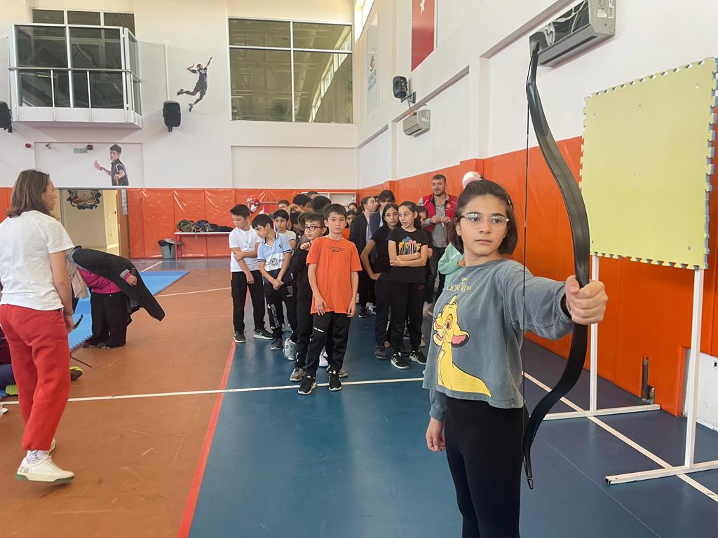 GSB_Cankiri's tweet photo. 📍Çerkeş’te Amatör Spor Haftası Coşkusu

✅Çerkeş’te Amatör Spor Haftası, okçuluk, futbol, basketbol ve dart gibi etkinliklerle farklı bir şekilde kutlandı.
✅Her yaş grubundan yoğun katılım sağlandı.
@OA_BAK @gencliksporbak https://t.co/lBjccu4hdG