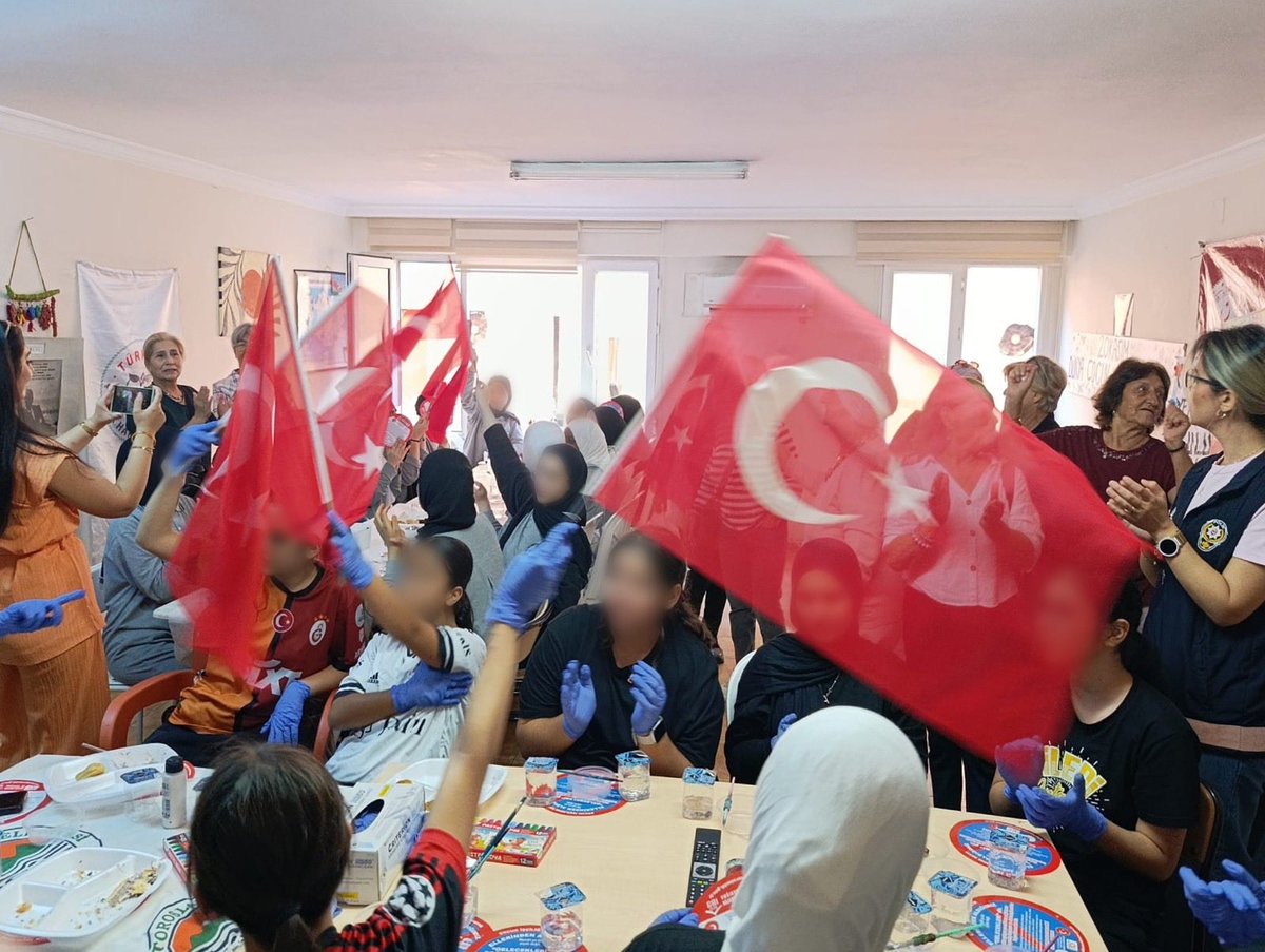 Dünya Kız Çocukları Günü'nde geleceğimizin teminatı kız çocuklarımızla bir araya gelerek bilgilendirme faaliyetlerimizle birlikte hem eğlenceli hem de unutulmaz anılar biriktirdik.🌸

Gözlerinizdeki umut, yarınlarımızın en güzel ışığı ✨

📍Gündüzlü Bakım ve Aktif Yaşam Merkezi