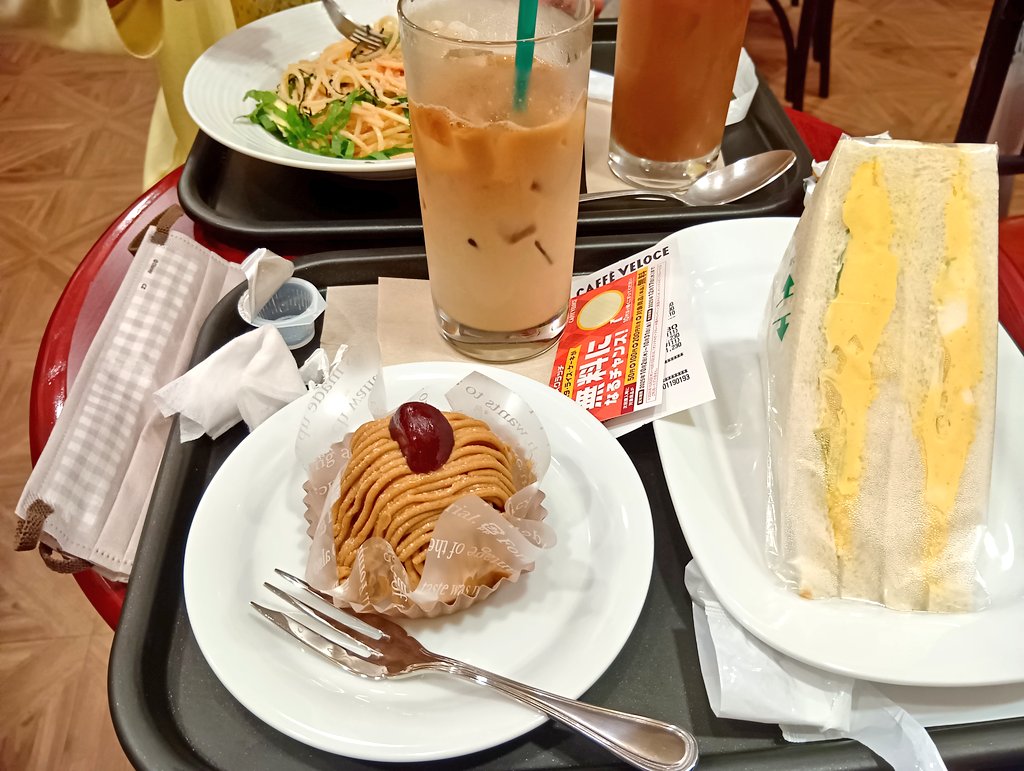 今日は中野zeroホールさんで
#ベイビーブー のコンサートへ
超⤴楽しく素敵な時間を過ごせました
松戸を控えていますのでセトリはごめんなさい🙏
ユウさんのフィギア、ユウさんに見てもらいました🩷
帰りは友達とお茶☕🍰🥪