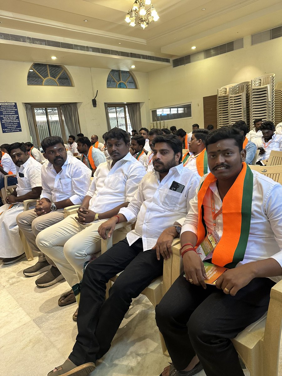 KaranBjp2's tweet photo. இன்று பழனியில் நடைபெற் தமிழக பா.ஜ.க இளைஞர் அணி அறிமுக  ஆலோசனைக் கூட்டத்தில் கலந்து கொண்டேன் .  😍 
@NainarBJP @VinojBJP @SuryahSG @BJYMinTN @BJP4India https://t.co/1RUHAFw7zc