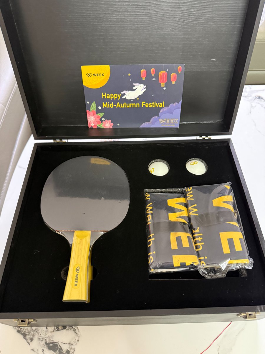 感谢 #WEEX <a href="/weexglobal_ch/">WEEX唯客中文</a>  赠送的节日礼物

早就收到了，一直没拆，打开一看真惊喜

就论福利安排这块，#WEEX 真的没话说，官推 <a href="/weexglobal_ch/">WEEX唯客中文</a> 福利从来都没有间断过，撸毛选手们的重点关注

这不马上爆仓补贴就安排上了

晒出你的亏损，不管你什么平台，留下你的 #WEEX UID

👉5 × 666 $WXT 
👉10