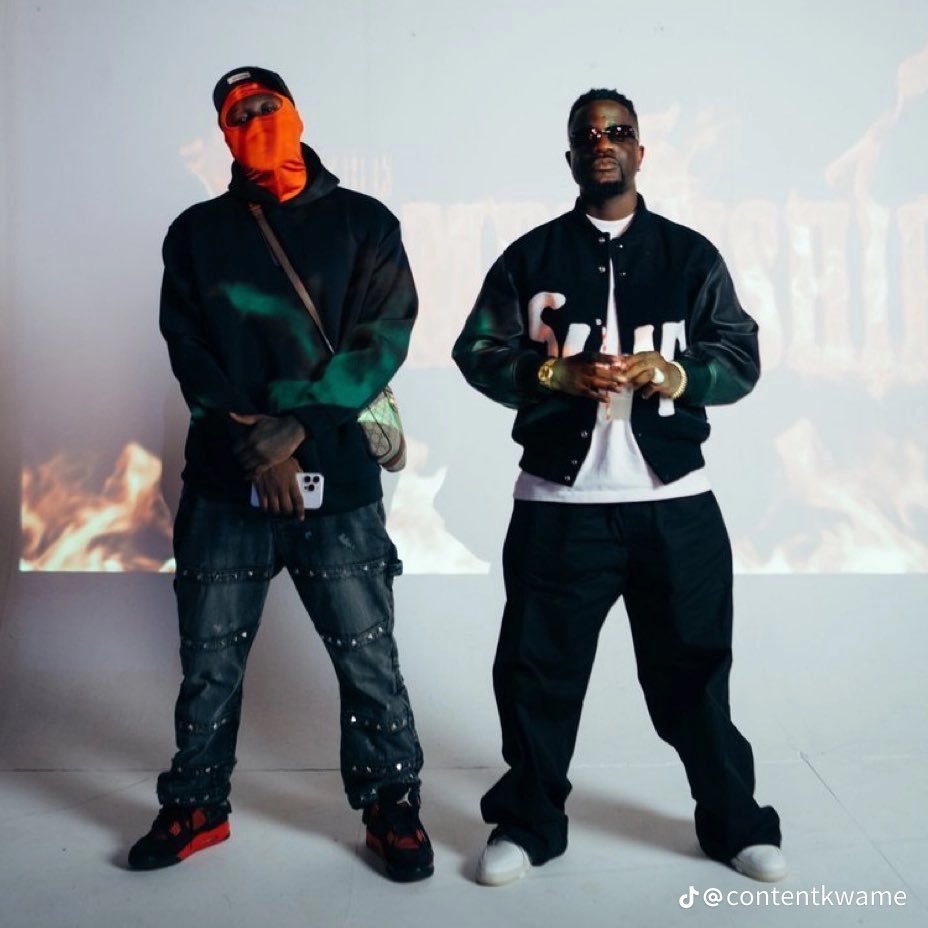 0panaa_1's tweet image. Sarkodie ft medikal - Jaara 
Medikal ft Sarkodie- Confam remix 
Medikal ft sarkodie - we made it Medikal ft sarkodie - DND
Landlord and his successor 🤝
#Disturbation2