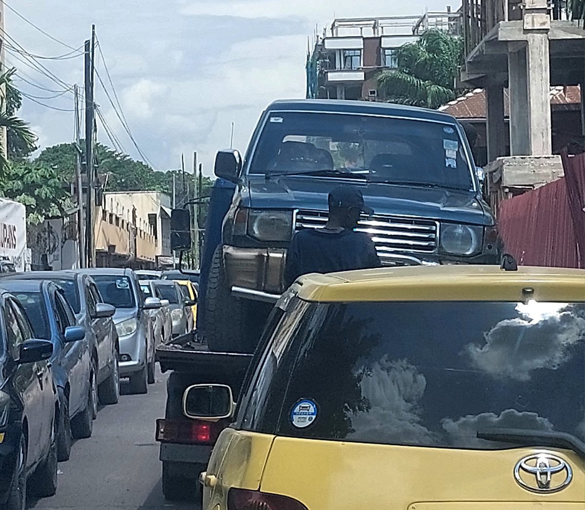 ebalemozindo's tweet photo. #RDC: #KINSHASA. 
🔴 

La Régie des Fourrières et de Contrôle Technique des Véhicules de Kinshasa (RFCK) annonce leur fermeture " immédiate et sans condition "de toutes les fourrières privées « illégales » à Kinshasa.

Cette décision fait suite à un incident tragique survenu le 9 octobre 2025 sur 24 novembre, près de la salle Ave Maria, lors d’une opération d’enlèvement d’un véhicule mal stationné, ayant causé de graves blessures et au moins un décès.