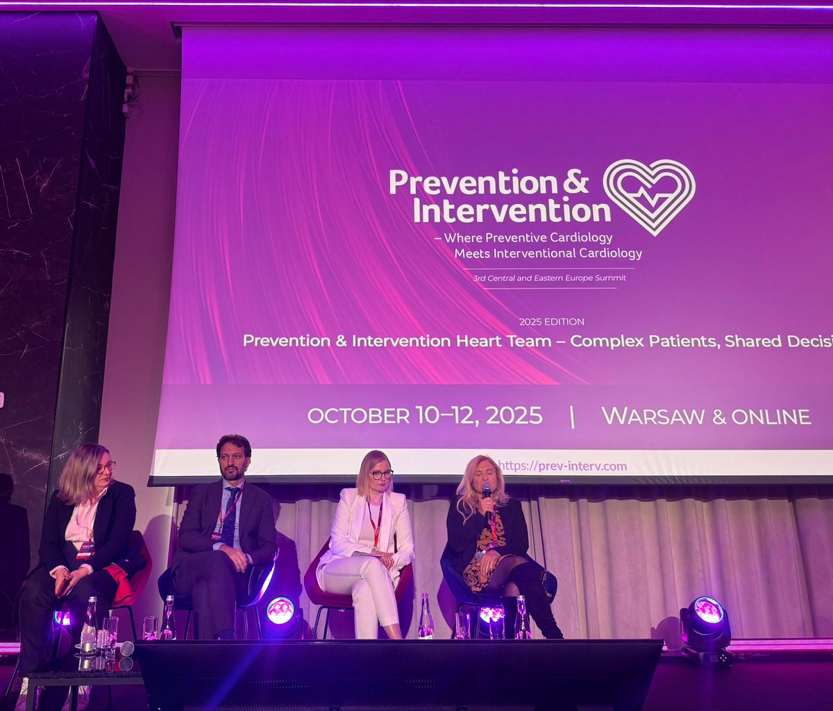 JamalRanaMD's tweet photo. Day 2 #CVPrevInterv @Marta33717088 @SABOURETCardio @biljana_parapid . Excellent session & discussion on identifying & treating #vulnerable plaque in 💔 https://t.co/gkSXgbkVqV
