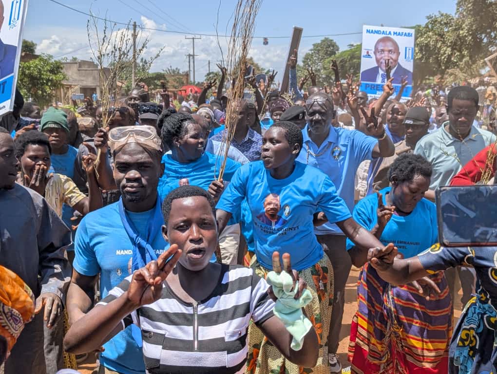 FDCOfficial1's tweet photo. HERO’S WELCOME IN ALEBTONG! 
FDC’s Nandala Mafabi begins his day in Ajuri County and will end in Lira City taking the message of economic revival, unity &amp; change to the people. https://t.co/jNGtPAzWvo