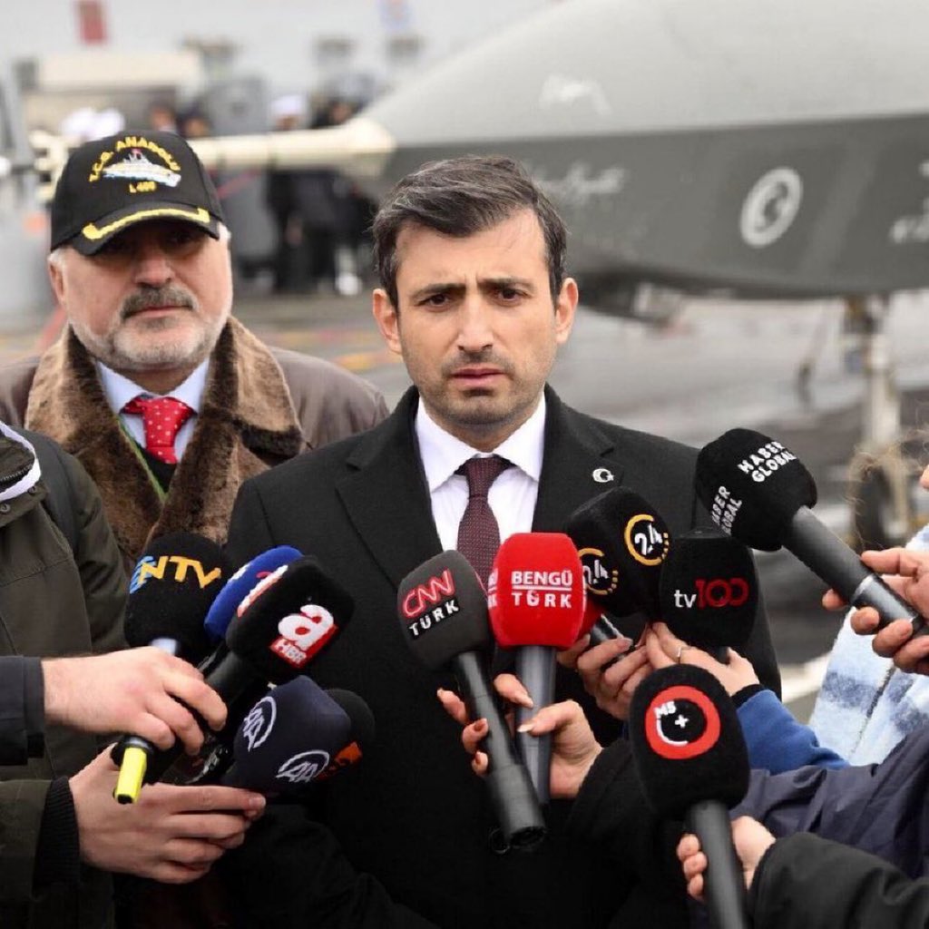 Tanıştırayım

Karşınızda KOÇ’u sollayıp geçerek 2022, 2023 ve 2024 yıllarında vergi rekortmeni bir babayiğit olan Selçuk Bayraktar duruyor.