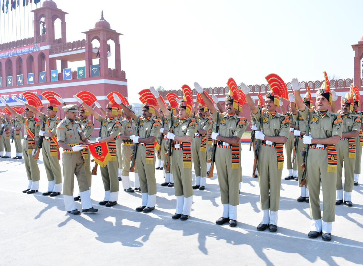 BSF Kashmir (@bsf_kashmir) on Twitter photo Today, Passing Out cum Attestation Parade of 167 Recruit Constable (Tradesmen) was organized at <a href="/STCBSFKASHMIR/">STC BSF KASHMIR</a>. Sh Solomon Yash Kumar Minz, IPS, IG reviewed the parade as chief guest & extended his best wishes. He awarded medals to the best performer in drill, endurance & firing. Today, Passing Out cum Attestation Parade of 167 Recruit Constable (Tradesmen) was organized at <a href="/STCBSFKASHMIR/">STC BSF KASHMIR</a>. Sh Solomon Yash Kumar Minz, IPS, IG reviewed the parade as chief guest & extended his best wishes. He awarded medals to the best performer in drill, endurance & firing.